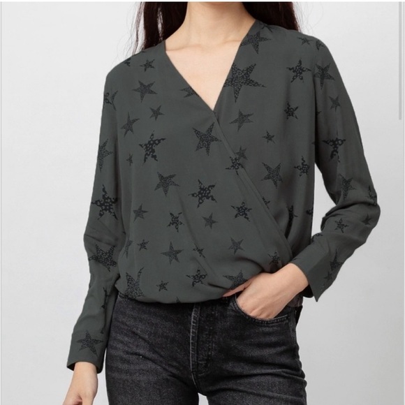 Rails Hillary Cheetah Star Print Shirt Gray Charcoal Surplice Top V-neck NEW XS - Picture 1 of 14